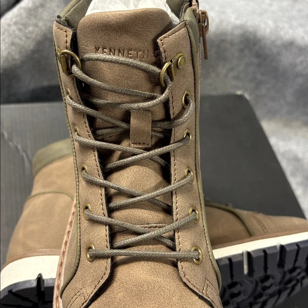 Kenneth Cole Andy  Tan and olive green Lace-Up side zip Boots size 2